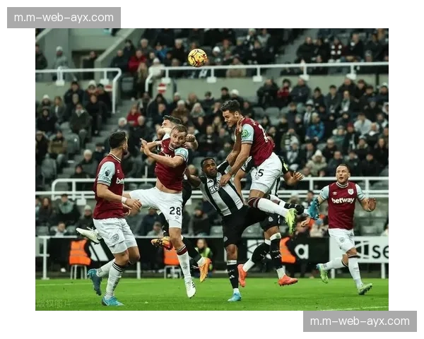 布伦特福德小范围配合熟练，前场攻击群轮换维持进攻多样性